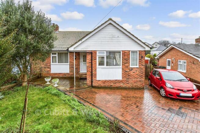 3 bed property, in Coombe Vale, £450,000