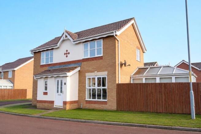 3 bed property, in Chaldron Way, £214,000