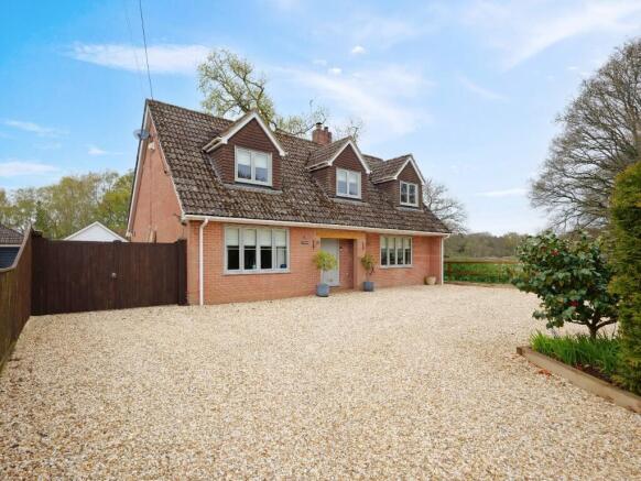 4 bed property, in Verwood Road, £925,000
