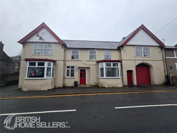 7 bed property, in High Street, £300,000