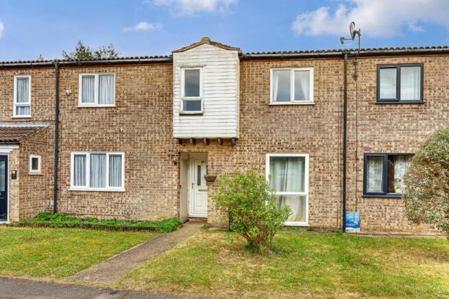 3 bed property, in Pipers Close, £215,000