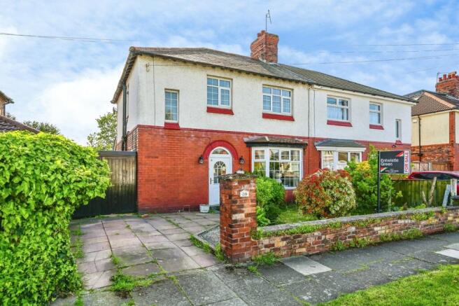 4 bed property, in Melbreck Road, £450,000