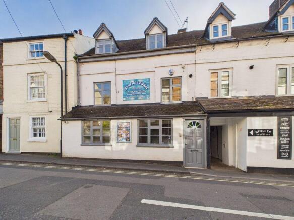 3 bed property, in Cartway, £395,000