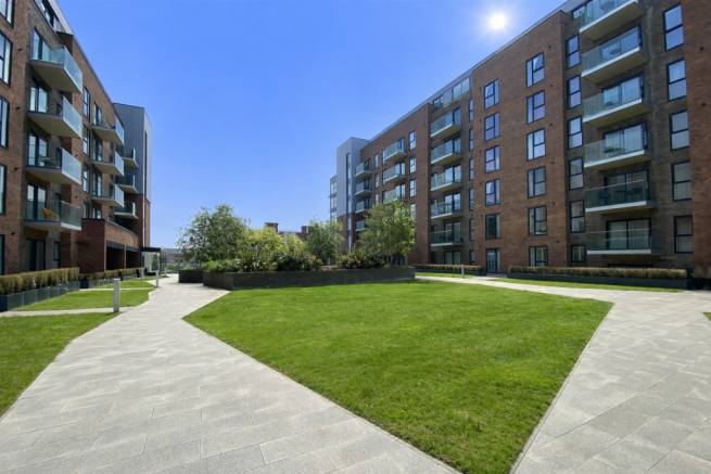 2 bed property, in East Station Road, £239,000