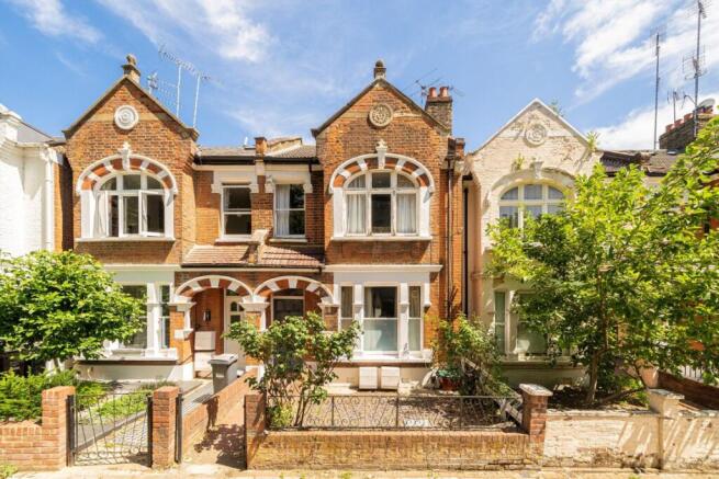 2 bed property, in Silver Crescent, £595,000