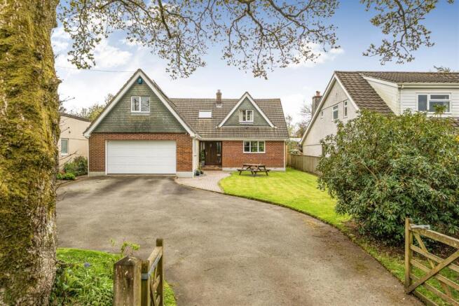 5 bed property, in Trefinnick Road, £615,000