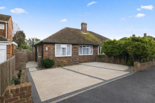 2 bed property, in Barton Road, £375,000