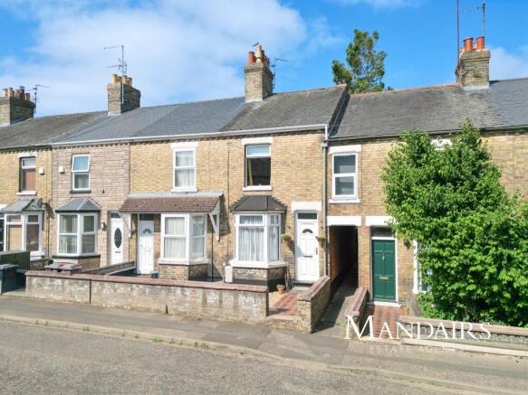 2 bed property, in St. Margarets Road, £170,000