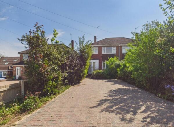 3 bed property, in Woodhouse Lane, £250,000