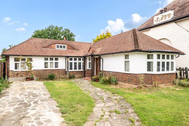 4 bed property, in Lynton Road, £1,225,000