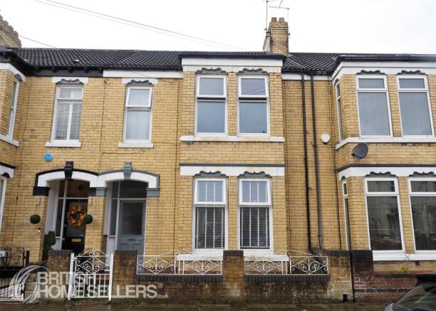 4 bed property, in Hamlyn Avenue, £210,000