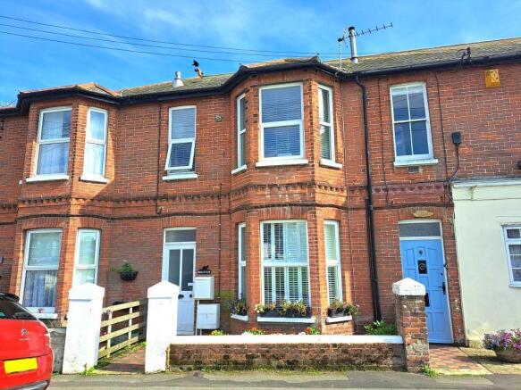 1 bed property, in Lower Green Road, £190,000