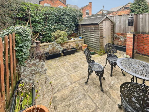 3 bed property, in Hughenden Drive, £210,000