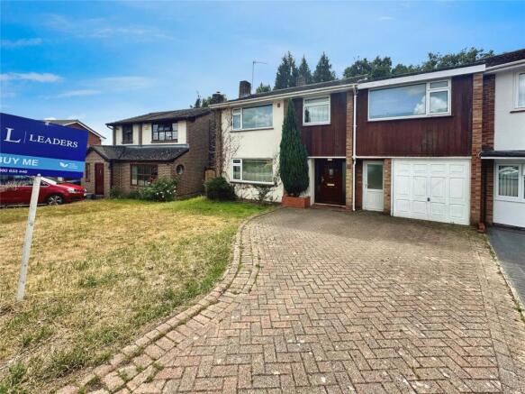 5 bed property, in The Parkway, £450,000