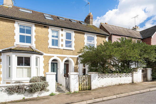 5 bed property, in Down Road, £675,000