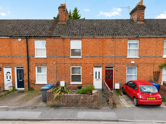 2 bed property, in Cordwallis Road, £400,000