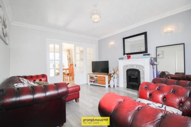3 bed property, in High Street, £365,000