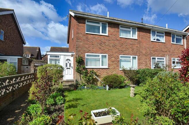 3 bed property, in Partlands Close, £240,000
