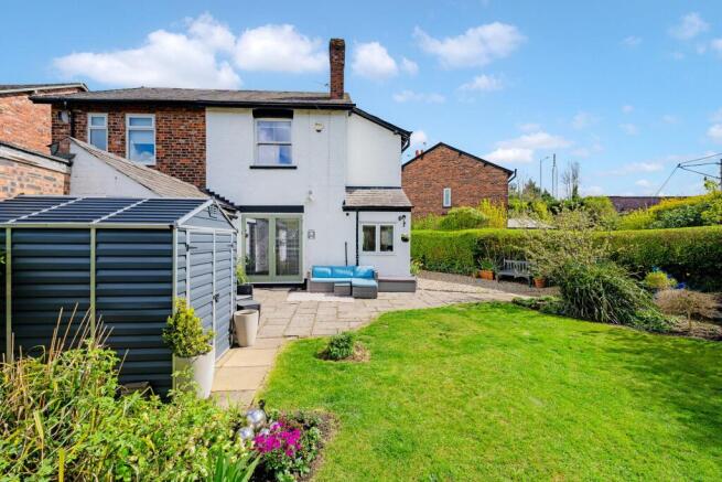 2 bed property, in Ravenoak Road, £400,000