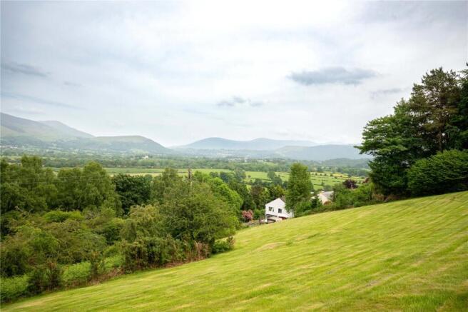 4 bed property, in Braithwaite, £975,000