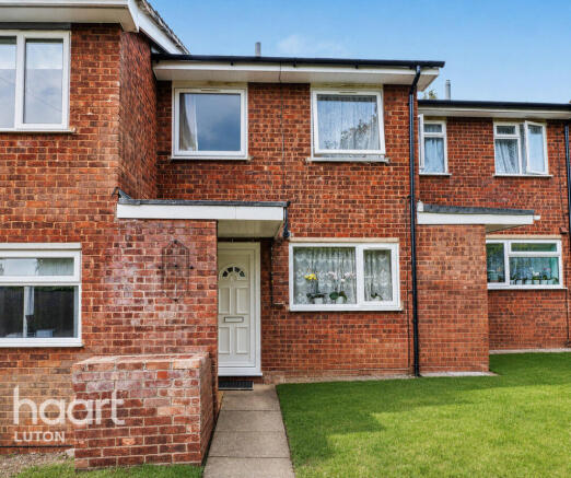 2 bed property, in Anthony Gardens, £220,000