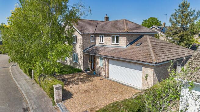 5 bed property, in Trinity Close, £850,000