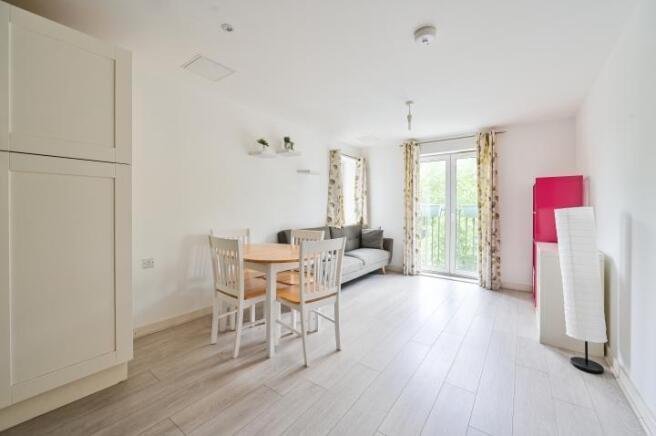 1 bed property, in Old Kent Road, £225,000