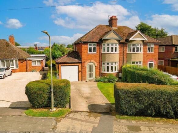 3 bed property, in Queens Road, £700,000