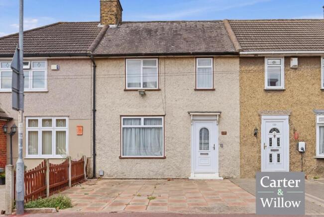 3 bed property, in Ellerton Road, £375,000