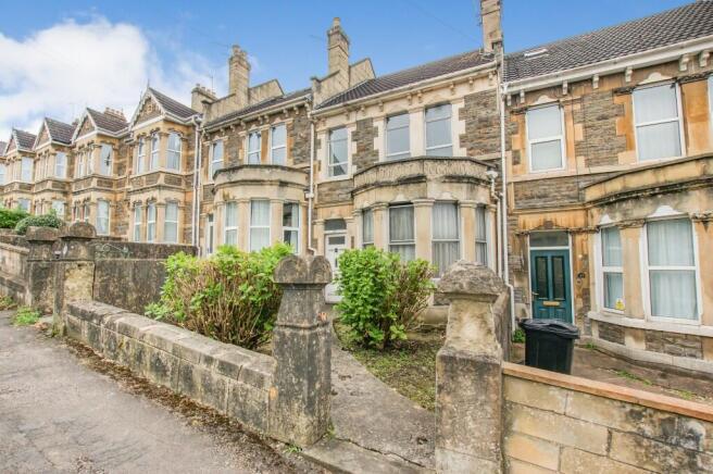 2 bed property, in King Edward Road, £250,000
