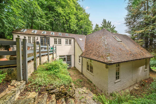 3 bed property, in Cheltenham Road, £680,000