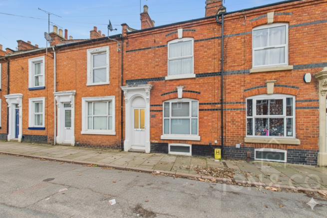2 bed property, in Upper Thrift Street, £210,000