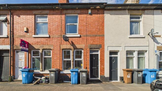 2 bed property, in Manchester Street, £145,000