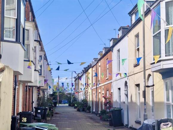 1 bed property, in Wesley Street, £90,000