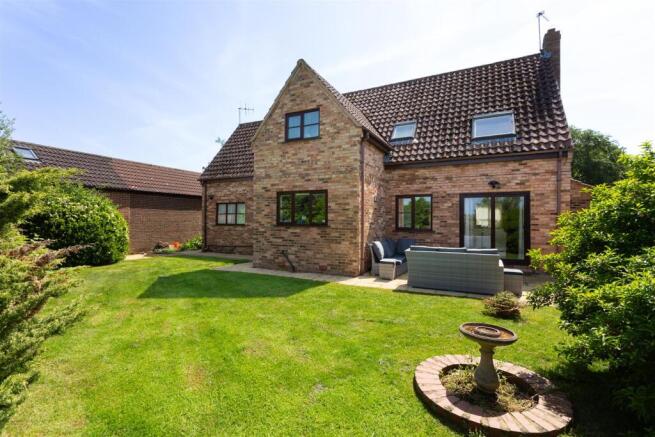 4 bed property, in New Forge Court, £600,000