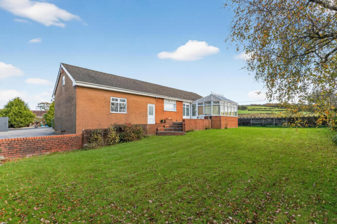 2 bed property, in Manchester Road, £425,000