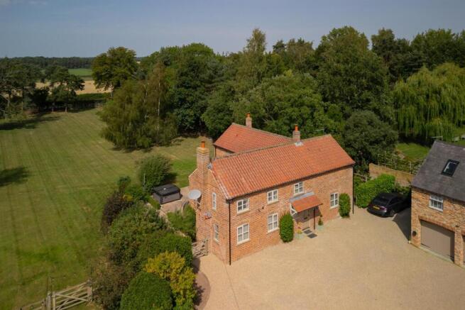 3 bed property, in Gilbertson Cottage, £895,000