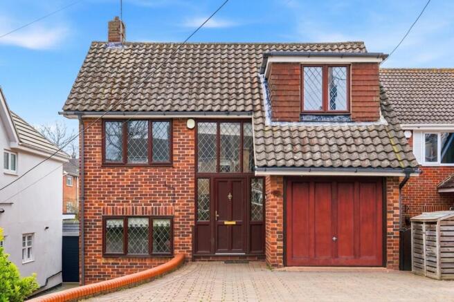 4 bed property, in Outwood Common Road, £630,000