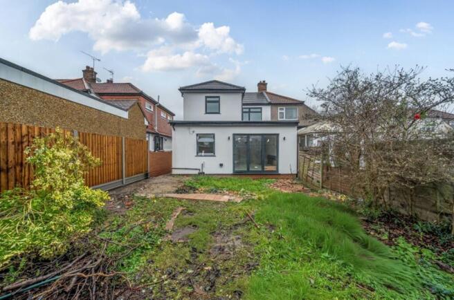 4 bed property, in Slewins Lane, £690,000