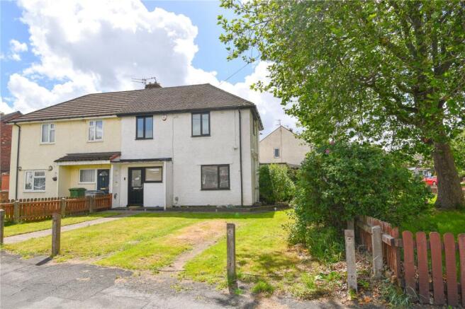 2 bed property, in Harvest Lane, £200,000