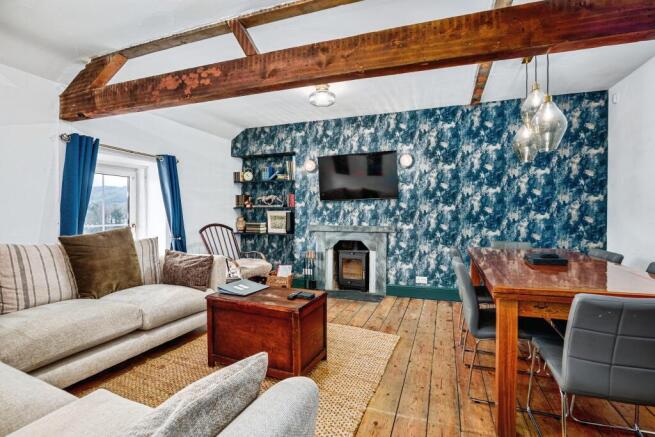 4 bed property, in Mount Pleasant Road, £225,000