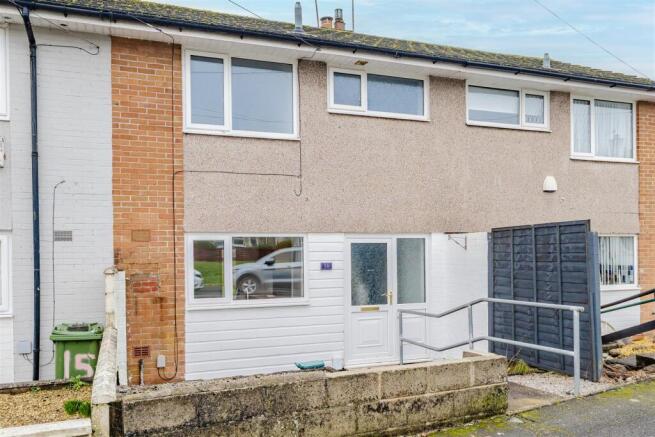 3 bed property, in Laburnum Close, £180,000
