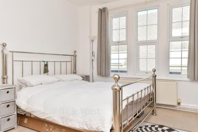 2 bed property, in Broad Street, £280,000