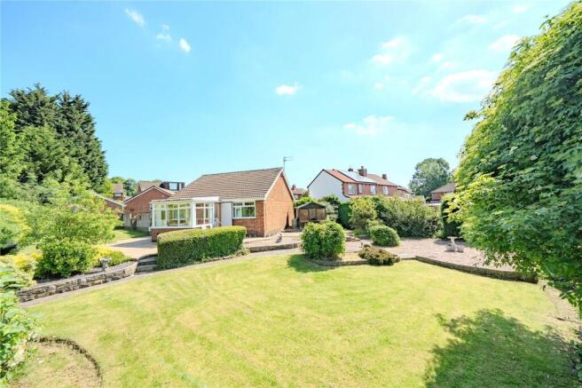 2 bed property, in Parkside Gardens, £385,000