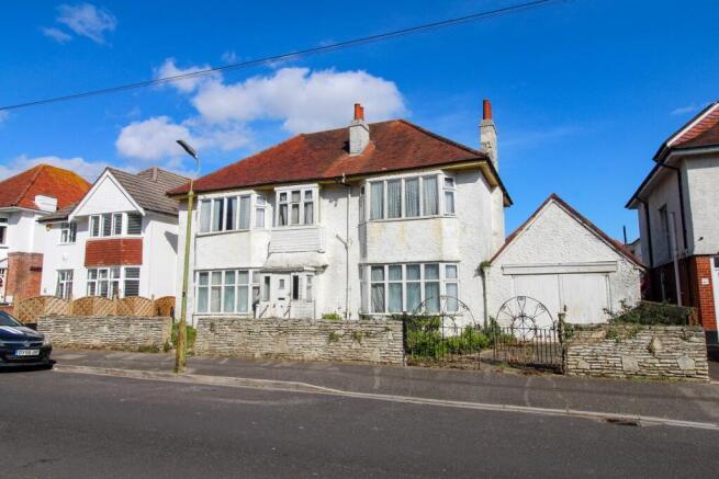 6 bed property, in Seaward Avenue, £975,000