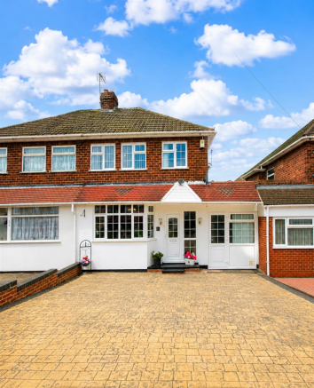 3 bed property, in Throne Road, £260,000