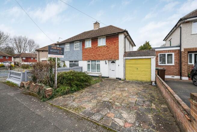 2 bed property, in Kingswood Drive, £425,000
