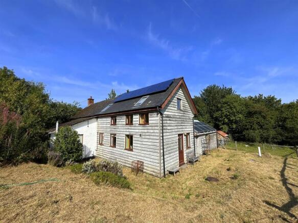 4 bed property, in Pant-Y-Dwr, £395,000