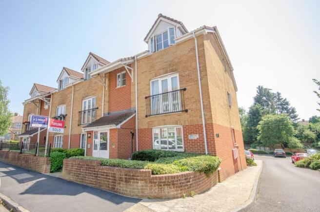 2 bed property, in Linden Court, £189,950