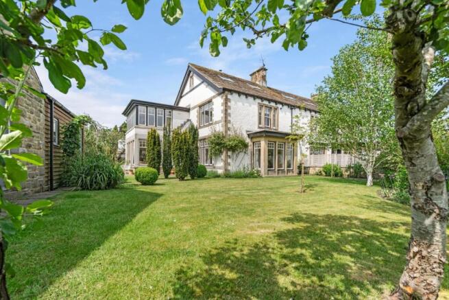 4 bed property, in Green Head House, £775,000